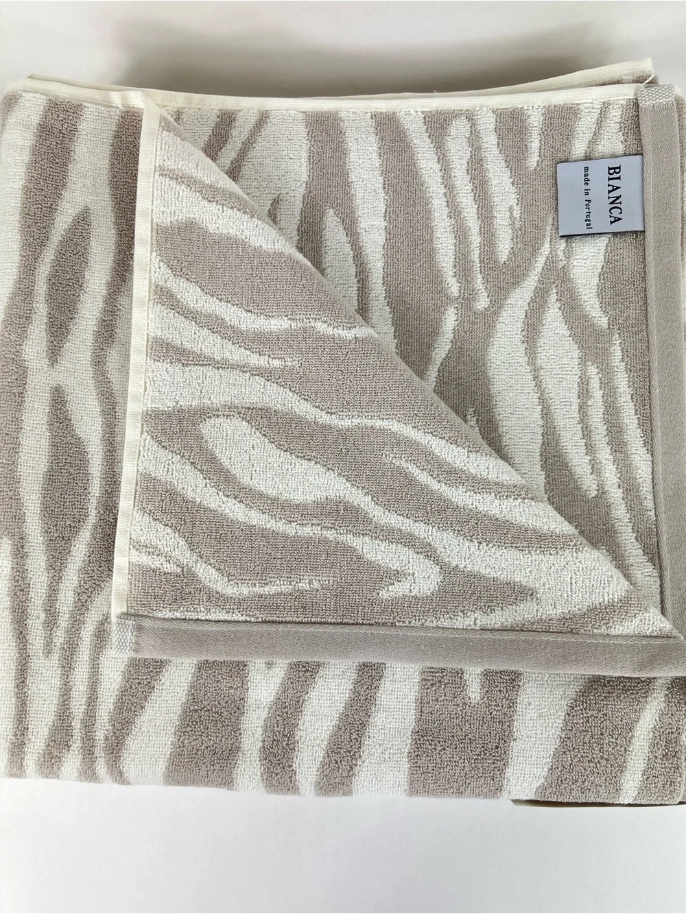 Bianca Bath Towels White Tan Zebra Pattern Soft Cotton Made in Portugal 2 Pc NEW